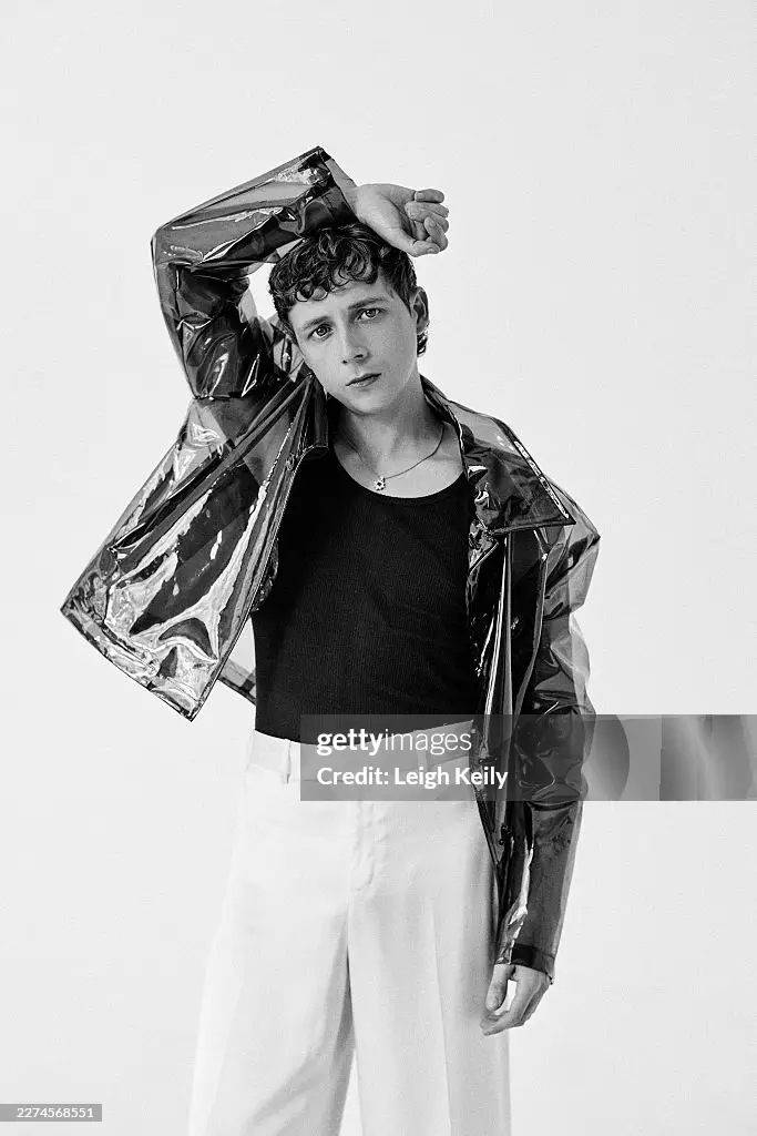 GHOSTP1TT's tweet photo. have we ever seen this pic from the jon shoot before?? it's not even in the magazine https://t.co/F9XLtsdxRF