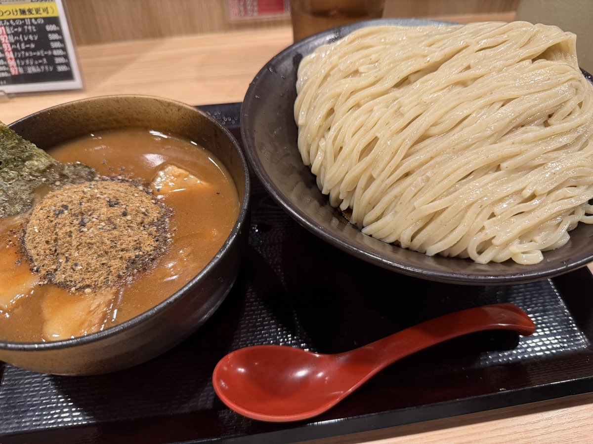 SongbirdHIRO's tweet photo. なんか仕事早く終わったので今からつけ麺1kgを食すものとする https://t.co/x0273HiDr0