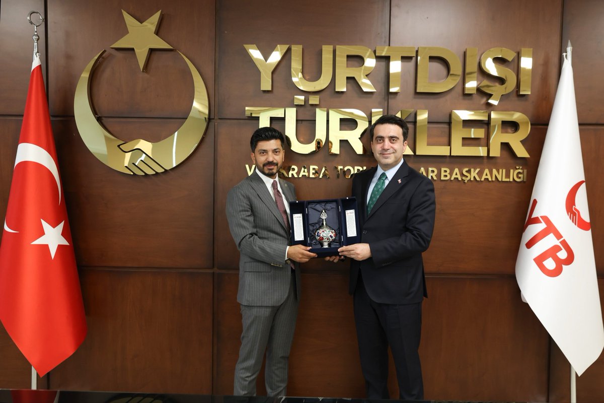 haditurus's tweet photo. MEB Hayat Boyu Öğrenme (@mebhbogm) Genel Müdürü Sn. Emre Topoğlu (@topogluemre) ve beraberindeki kıymetli heyeti #YTB’mizde misafir ederek; yurt dışında yaşayan vatandaşlarımız ve uluslararası öğrencilerimiz için uzaktan eğitim modellerinin geliştirilmesi, Olgunlaşma Enstitüleri (@olgunlasmaTR) ile kültürel zenginliğimizi yaşatacak ve yansıtacak çalışmalar ile dil, aile ve sosyal dayanışmaya dair hayata geçirebileceğimiz yeni çalışma alanlarını istişare ettik.

Nazik ziyaretleri ve kıymetli paylaşımları için Sn. Genel Müdürümüze ve beraberindeki kıymetli heyete teşekkür ediyorum.