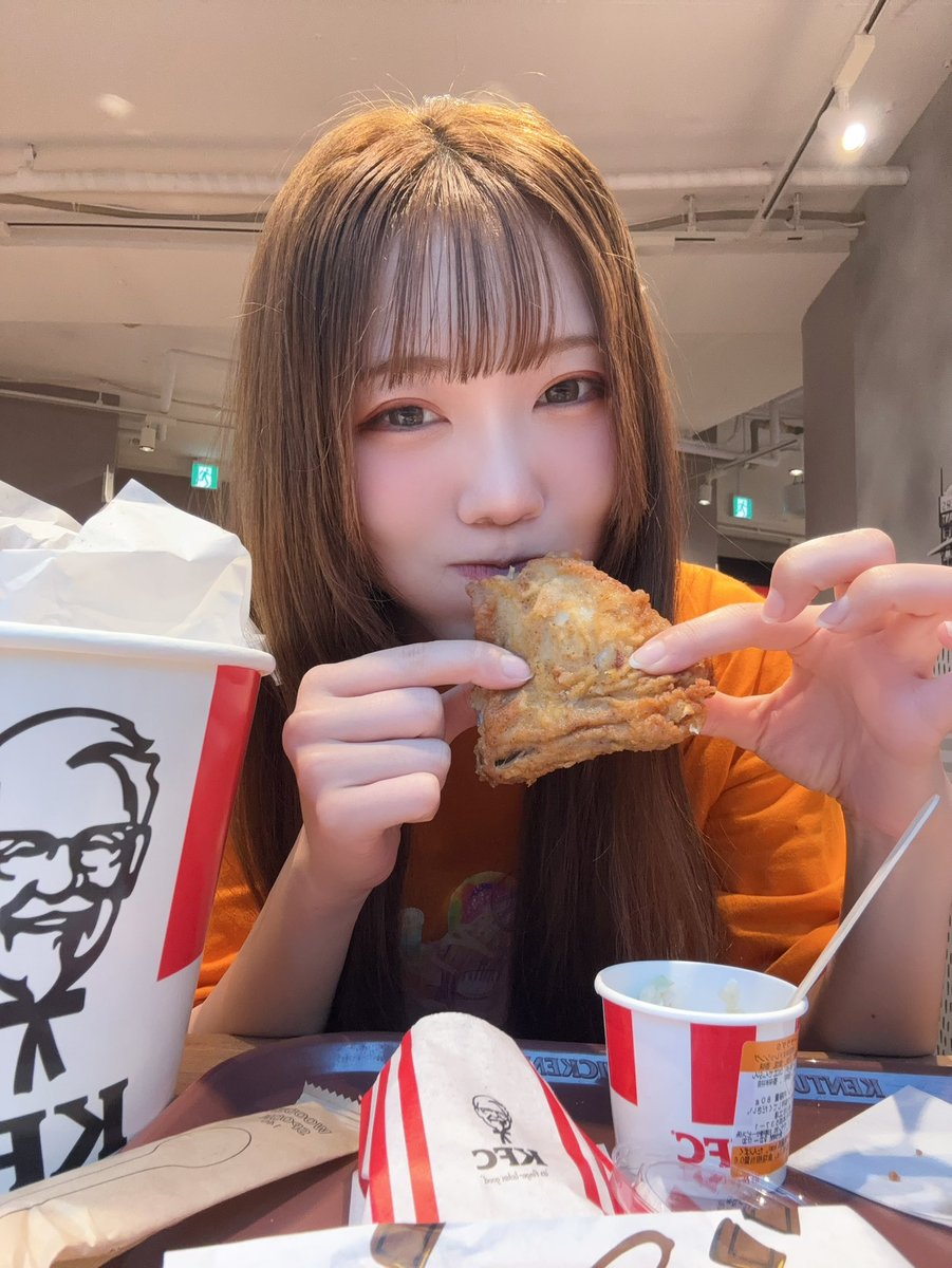 RIRI_LOOPARADE's tweet photo. ケンタくんとデート中🧡 https://t.co/O3DR4qOd4X