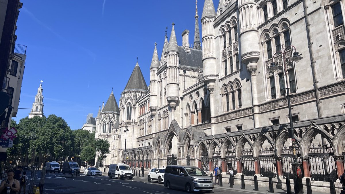 nickwallis's tweet photo. Welcome to Court 92 at the Royal Courts of Justice where I am potentially about to witness a very short bankruptcy hearing involving Stephanie Hayden. https://t.co/TwRyJubyQZ