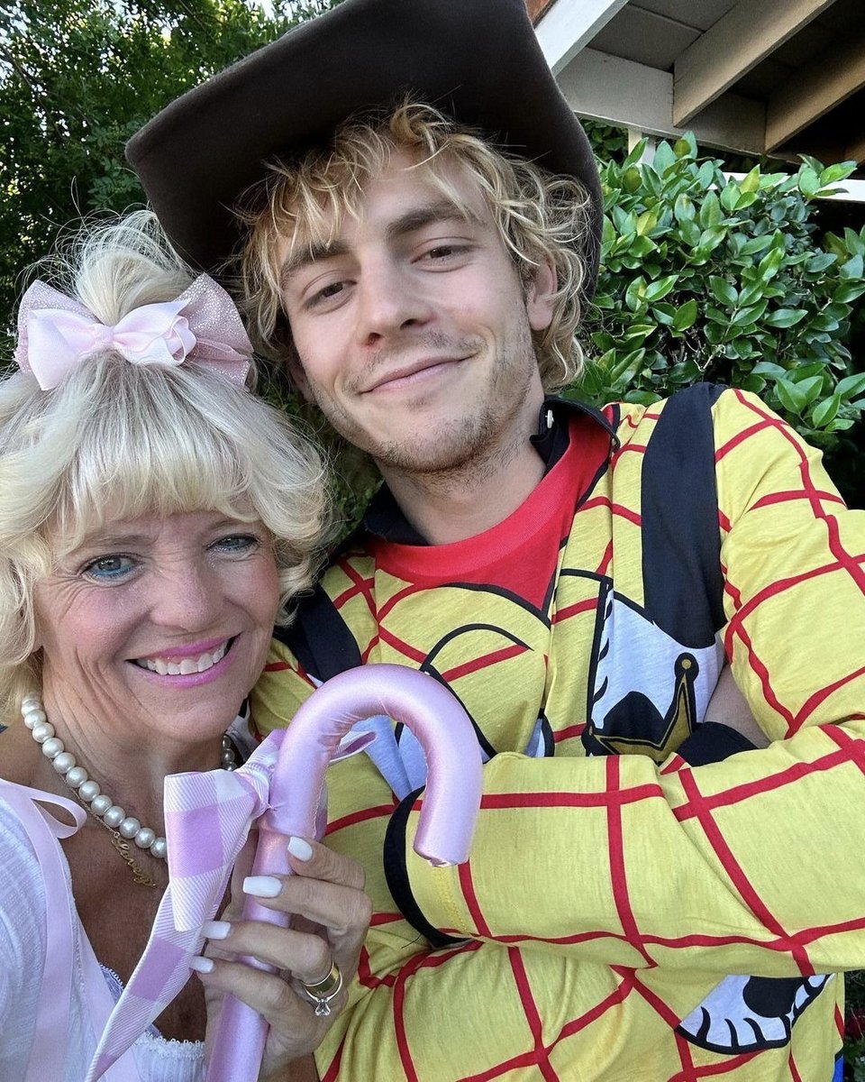 RossLPortugal's tweet photo. Ross and Stormie as Woody and Bo Peep from Toy Story in 2023. 🤠 https://t.co/FH9TuZMGvV