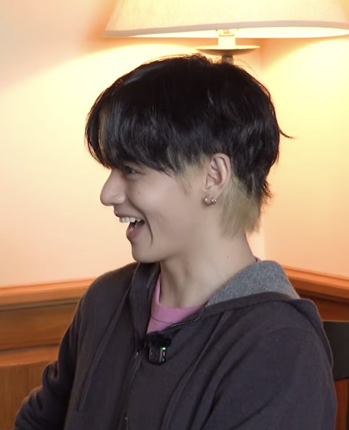kthjjg's tweet photo. physical distance could never stop them from creating their own bubble anyway 🥴 https://t.co/vR4qPkodep