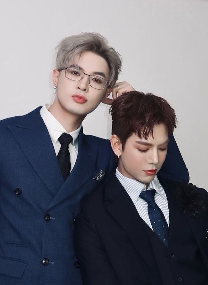 boyslovehub's tweet photo. Billy and Babe have spoken publicly about payment issues related to an event, as well as the conflicting feelings that arose afterward.

Babe reportedly did not receive any payment, while Billy kept 50% of the money and Idol Factory retained the other 50%.

Babe filed a formal complaint and said he had not received any clarification from either party. In an interview, he opened up: “It’s a feeling that… I am deeply saddened by what happened to me. I stayed silent and dealt with it on my own for a long time. And, to this day, I have not received any clarification from those involved. For me, the amount of money is not the main issue. The most important thing is that this involves someone I trusted and with whom I could be open. That’s where all these problems came from. What bothers me most is not the money itself, but the fact that this action came from someone I trusted.”

Billy issued a statement today saying he did not know that the transferred payment was supposed to be split with Babe, as neither the company nor anyone else had ever informed him. He also stated that Idol Factory itself still owes him money, which led to the termination of his contract.

“The Idol Factory received half of the amount as an advance but did not pass it on to the artists nor cover the costs outlined in the contract. Even so, the invoice sent to me stated that I was to receive the 50,000 (approximately 1,500 USD). Acting in good faith, I believed this money had been paid exclusively to me. I had no intention of deceiving anyone and truly believed the amount was intended only for me. Later, Idol Factory informed me that the amount I received should be split with the other artist. I only learned afterward that there had been a billing issue involving Babe, and I was never contacted, nor was there any discussion with me about this matter.”

Finally, Billy said he will pay Babe his share and will pursue what Idol Factory still owes him directly: “I am willing to resolve the issue to maintain a good relationship. I will transfer the corresponding share. As for the remaining amount that I did not receive according to Idol Factory’s documents, I will seek that on my own. Let’s resolve this in a mature way. It’s not worth letting a small financial matter damage a relationship.”

The brand representative has now stated that 100% of the work was paid to the company and that this is an internal issue between the artists and the company. #BillyBabe