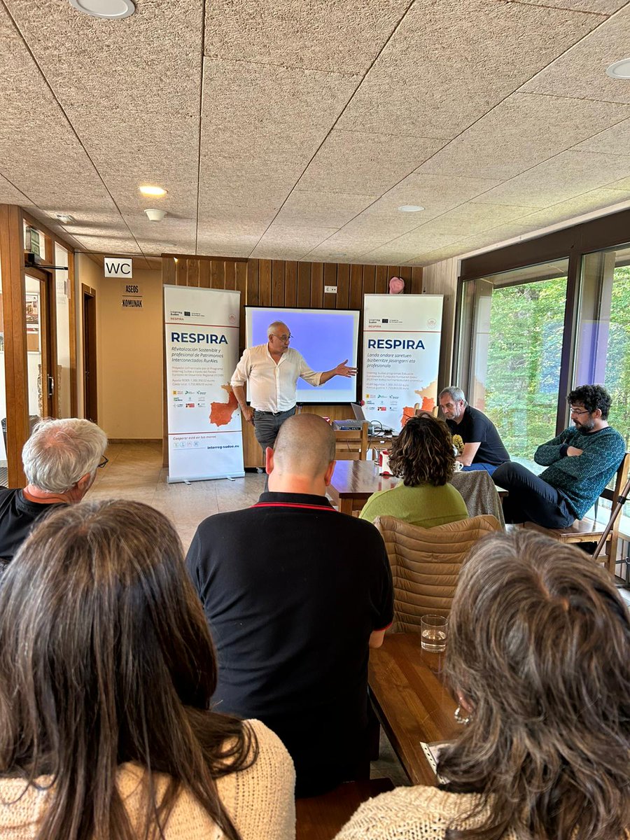 Respira_Sudoe's tweet photo. Pamplona/Iruña ha acogido un nuevo comité de dirección (COPIL) de @Respira_Sudoe. Los socios han realizado diferentes sesiones de trabajo y formativas y han visitado los espacios naturales relacionados con el proyecto piloto de la Universidad Pública de Navarra https://t.co/0biQP8b8w2