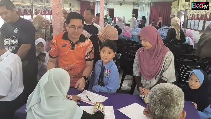 baldtoro's tweet photo. @TheWarrior9144 @RashidYusoff11 Anjing macam kau ni xnak pula bising bantuan awal persekolahan (BAP) bagi secara tunai, mak bapak terpaksa cuti nak ambil. Apa punya sial pentaksub PH macam kau benda ni pun nak dijadikan isu. Sebab yg bagi BN Johor bukan PH kan? Kalau PH yg bagi kau tak bising mcm anjing.🤣😂 https://t.co/S9PvHLQaXe