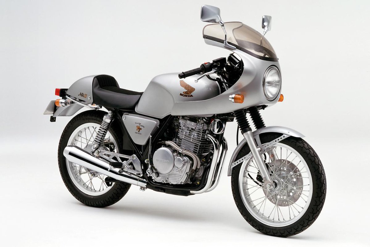Army_monkey826's tweet photo. SR400
GB400TT(Mk2含む)
W400

あ、あとはスズキのSW-1とか…。

車種は完全にワシの趣味やが、これら乗ってる女性ライダー見かけると

「おお！？」ってなる(笑) https://t.co/tE2tdoYoZ9