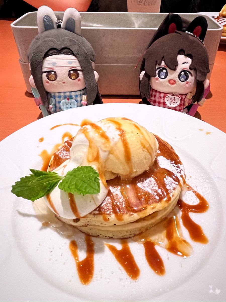 herotier's tweet photo. just got back home from a vacay!! some pics from my trip :3c 🥞🐰 https://t.co/xYHtbRc6vK