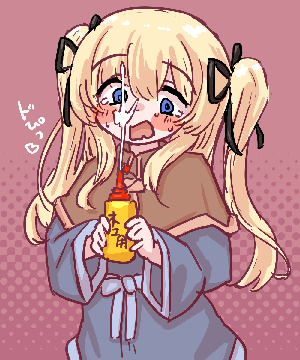 RExeDUNN's tweet photo. ミーファちゃんがウッドさんの腰痛を直そうとヒーリングエキスを搾り出している様子です https://t.co/1DXraz2uGy
