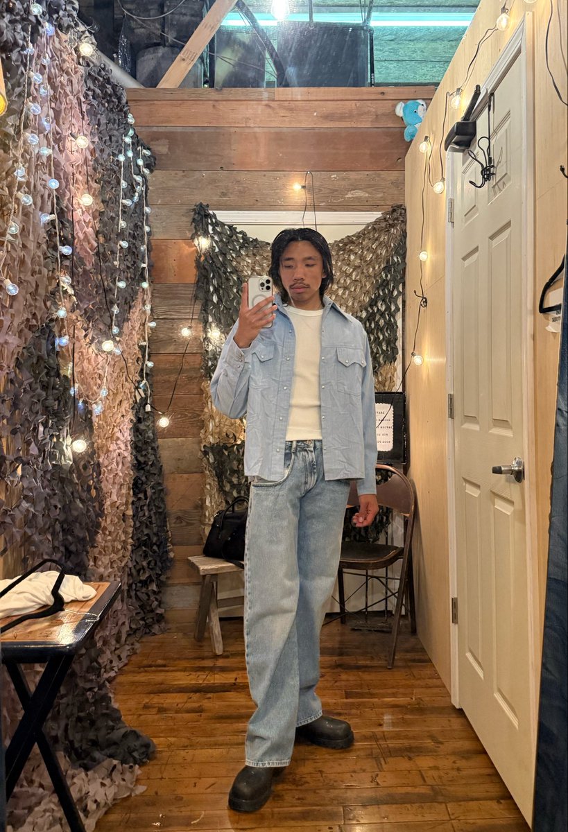 vuq132's tweet photo. do u guys fw my jeans https://t.co/yLBEBo7Bdk