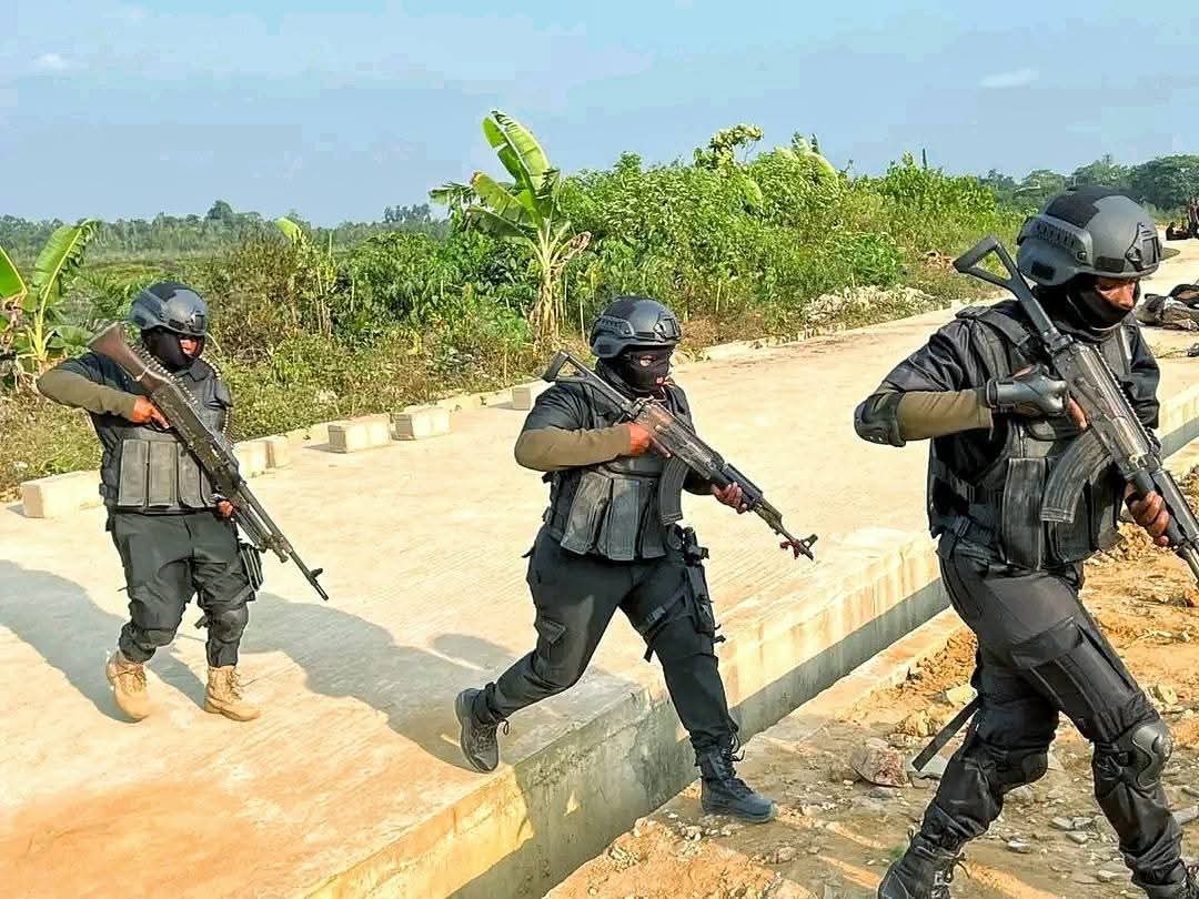 Pressman2040's tweet photo. 🔥 IS THE FEDERAL GOVERNMENT IN SUPPORT OF THIS? OR ARE WE SITTING ON ANOTHER KEG OF GUNPOWDER? 🔥🔥🔥🔥🔥🔥🔥

As a serving soldier who puts my life on the line daily for this country, I’m deeply concerned by what I’m seeing.

This is the female wing of Royal Fouche Private Security, also known as the "Amama Soldiers," owned by King Asari Dokubo. They are undergoing an intensive training session. Take a close look at the assault weapons in the hands of a private citizen all in the name of a private security company.

Let me be clear: no private individual or security network is legally permitted to possess automatic rifles in Nigeria. Or have we quietly slipped into a state of anarchy?

Even state governments cannot arm their own state‑backed security networks without the express approval of the National Security Adviser. Yet here we have a private citizen parading armed personnel with automatic weapons as if there is no law.

This is dangerous. Not just for the communities where these forces operate, but for the entire nation. When private armies are legitimised, the state loses its monopoly on force. That is not security. That is the path to chaos.

The Federal Government must come out clearly. Is this activity approved? If yes, under what authority? If not, why are these heavily armed groups operating with impunity?

We cannot afford to sit on another keg of gunpowder while pretending everything is normal.

🇳🇬🇳🇬GOD BLESS NIGERIA 🇳🇬🇳🇬