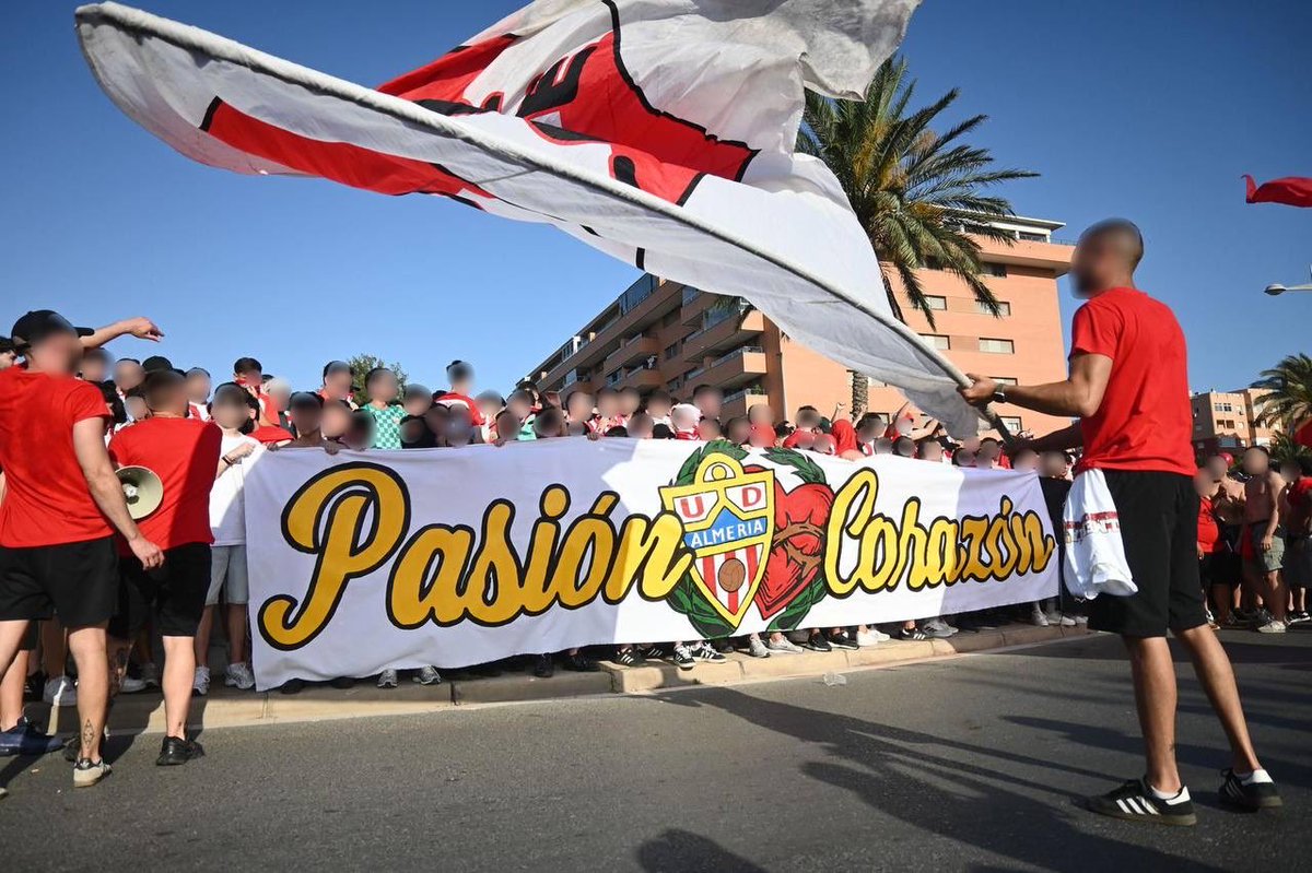 gradauda's tweet photo. UD Almería - CD Castellón 

Logramos una remontada, con un estadio volcado, que nos catapulta hacia el objetivo.

Toca confiar en los nuestros y teñir de rojo los 180 minutos que nos separan de la ansiada Primera División. 

PASIÓN Y CORAZÓN https://t.co/GkVLfDm0aY