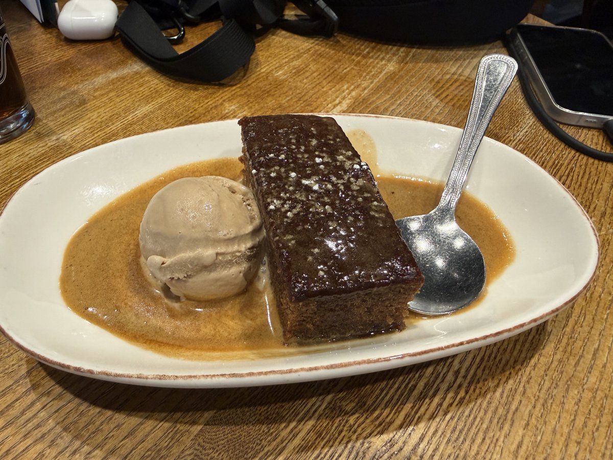 jackbeanstalkw's tweet photo. 完全に黒棒の味 Sticky toffee pudding |ε:)_ https://t.co/u0n2G0GYRO