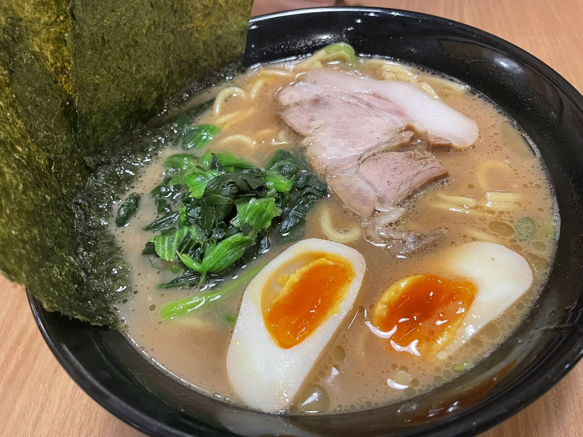 amethyst_f8's tweet photo. コンビニ行こって言ったらラーメン行こって言われて今これ https://t.co/CQFj3DabHF