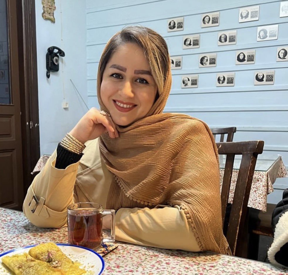 Pegah179's tweet photo. عاشق پلیسا بودم میخاستم بزرگ شم پلیس شم، اونا مامانمو کشتن 
سلام بر آینده سلام بر خودمون 
بمیرم برات
نه میبخشیم و نه فراموش میکنیم
#افسانه_مهدی‌نژاد https://t.co/PZdSTDlcrd