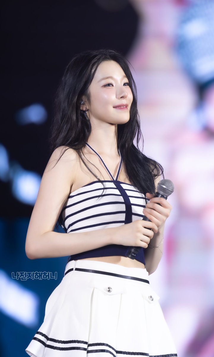 imserioushoney's tweet photo. 260607 
K-PULSE HANOI 2026
K-POP WATER MUSIC FESTIVAL
프로미스나인
백지헌
#백지헌 #BAEKJIHEON
#지헌 #JIHEON
#프로미스나인 #fromis_9 https://t.co/JZZjbj1V6G