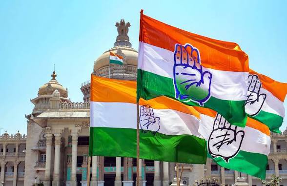 montana9_'s tweet photo. Regional parties formed from Congress:

• Trinamool Congress (West Bengal)
• Nationalist Congress Party (Maharashtra)
• YSR Congress Party (Andhra Pradesh)
• Kerala Congress
• Tamil Maanila Congress
• Arunachal Congress
• Telangana Praja Samithi
• Himachal Vikas Congress
• Manipur State Congress Party

70+ Congress breakaway parties have emerged since Independence.

The funny thing is that many Congress leaders left claiming they would replace Congress. Most disappeared, some survived regionally, and many eventually merged back. The rest may also find their way back home one day.
