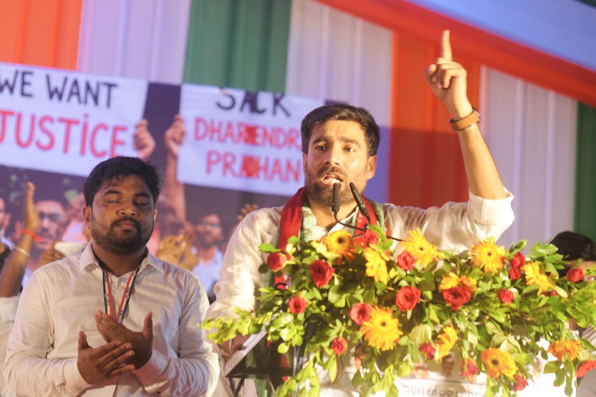 nsui's tweet photo. आज ओडिशा में शिक्षा मंत्री धर्मेन्द्र प्रधान के लोकसभा निर्वाचन क्षेत्र संभलपुर में NSUI के राष्ट्रीय प्रभारी श्री @kanhaiyakumar और राष्ट्रीय अध्यक्ष श्री @VinodJakharIN के नेतृत्व में हजारों छात्रों ने NEET पेपर लीक और CBSE OSM Evaluation System के खिलाफ “छात्र आक्रोश रैली” निकाली।

शिक्षा मंत्री धर्मेंद्र प्रधान के इस्तीफे और NTA को बैन करने की मांग के साथ छात्रों का संदेश साफ है - जब तक छात्रों को न्याय नहीं, संघर्ष जारी रहेगा।