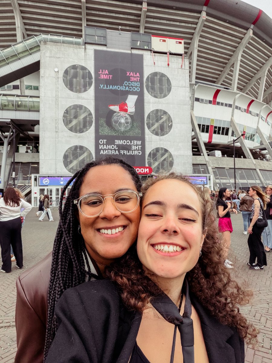 ograndecometa's tweet photo. eu quando vou pra amsterdam com o amor da minha vida https://t.co/agHg0m6ukx