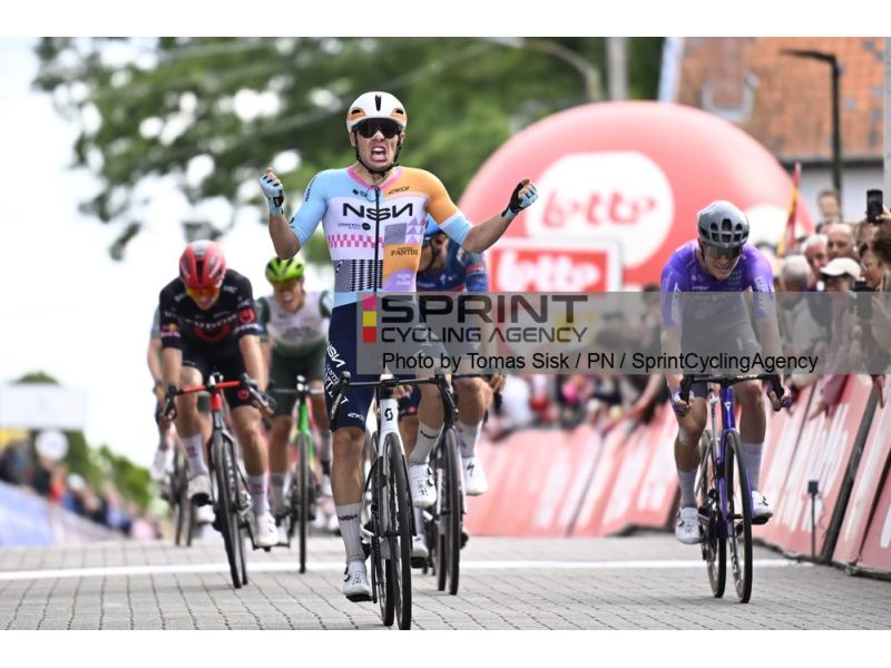 tuttobiciweb_it's tweet photo. Vittoria di Corbin #Strong al #CFB2026! Il neozelandese della #NSN s'impone allo sprint davanti a #Foldager e #Magnier esultando per la prima volta quest'anno
https://t.co/D9NpLl4E5F https://t.co/7aCT4FmOUc
