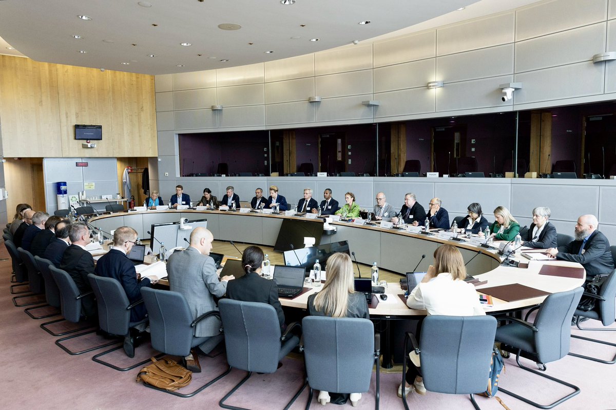 OliverVarhelyi's tweet photo. Today I chaired the Implementation Dialogue on the European Health Data Space #EHDS Regulation.

The focus was clear: how to prepare for effective roll-out so patients, healthcare providers, researchers and innovators can fully benefit from Europe’s health data potential. https://t.co/wTOvqPGUfi