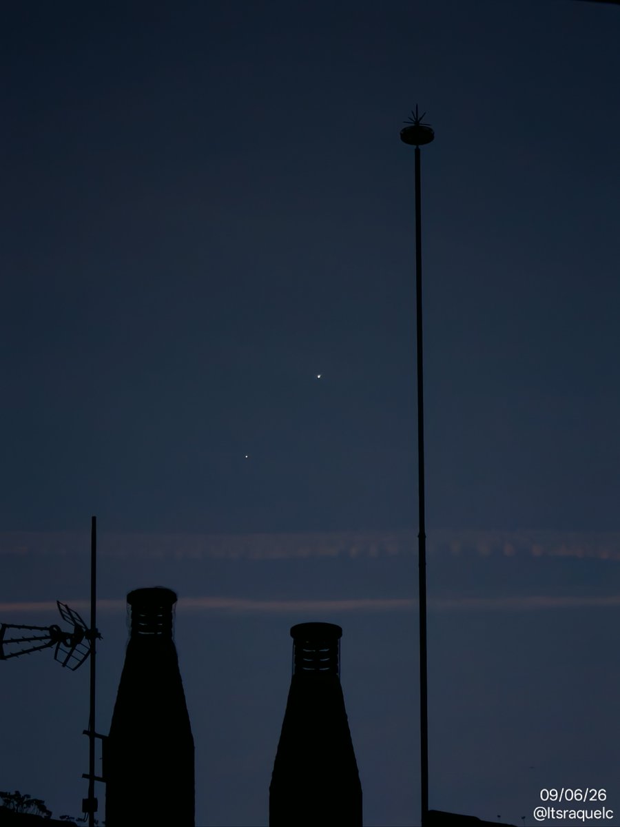 PlanetarioMad's tweet photo. Aquí tenéis otra fotografía de la conjunción de Venus y Júpiter 🌟⭐️ de ayer día 9 de junio 📅 tomada por @RaqelC 📷
Muchas gracias, Raquel, por compartir tus tomas ☺️ https://t.co/OXL3Z6Xoy3