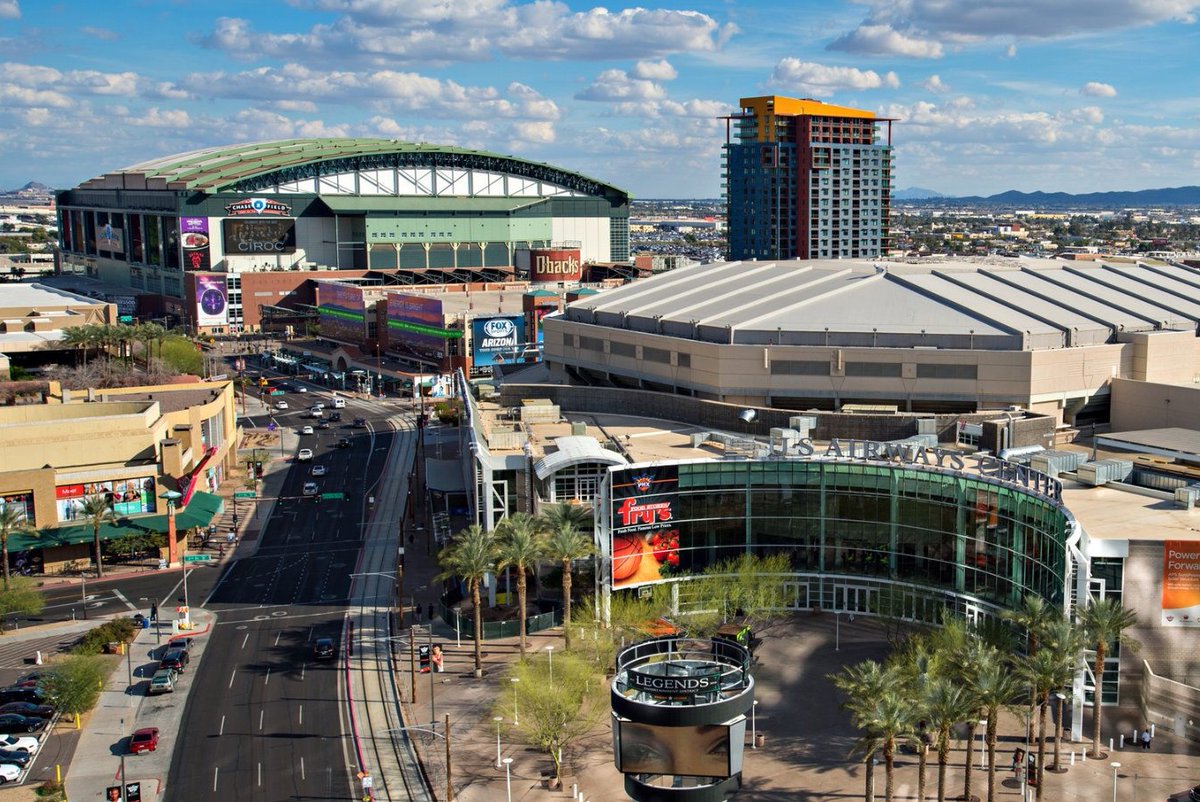 az_daniel_'s tweet photo. phoenix has 2 stadiums in 3 blocks lol https://t.co/fIcQSoaOn9