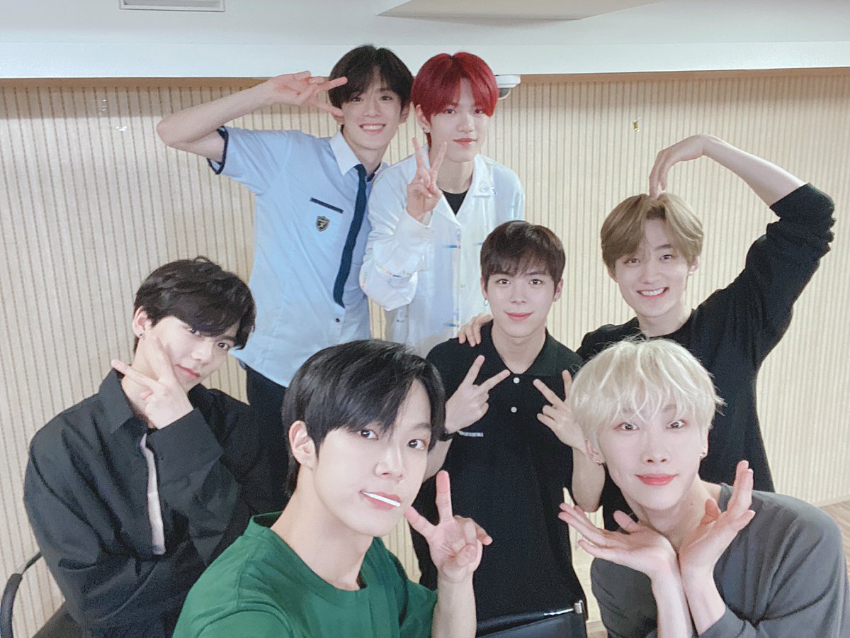 time_tokangmin's tweet photo. 200611 베리베리 공식 트위터

잠시 후 저녁 8시!
#베리베리 가 출연하는
Mnet #로드투킹덤 이 방송됩니다🙌

오늘은 드디어 고고벨벨 만나는 날💛
베러들❣벨벨이들과 함께 
신나는 목요일 저녁 보내요💕
잊지 말고 본.방.사.수✌

#kangmin #유강민 #강민 #カンミン https://t.co/JQ0Akj1Mgm