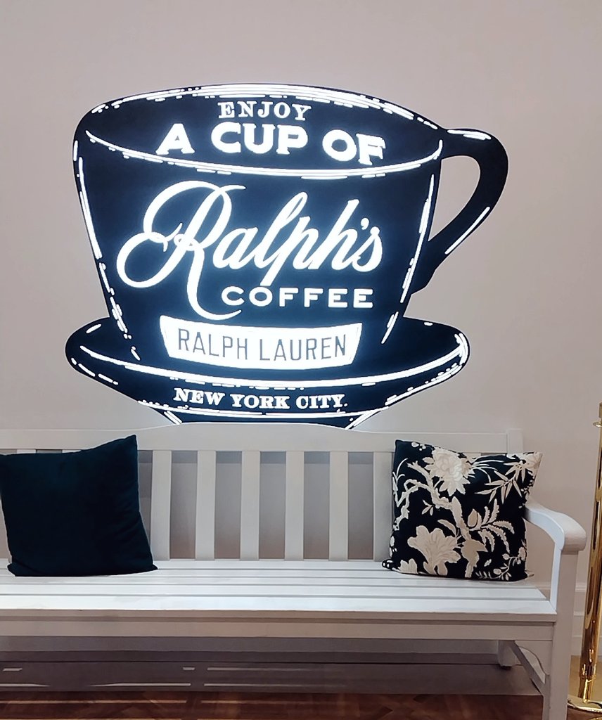 OrangeCafe33's tweet photo. ☕ラルフズコーヒー🐻
ラルフ ローレンが展開するカフェ「ラルフズ コーヒー」は2018年に日本へ初上陸。現在ではオリジナルグッズの販売や限定メニューが話題となり、全国で複数の店舗を展開。バニラアイスが乗ったブラウニー濃厚で美味しかった🌝🍫
#珈琲 #コーヒー  #カフェ #cafe #池袋 https://t.co/pLFPQK7jVZ