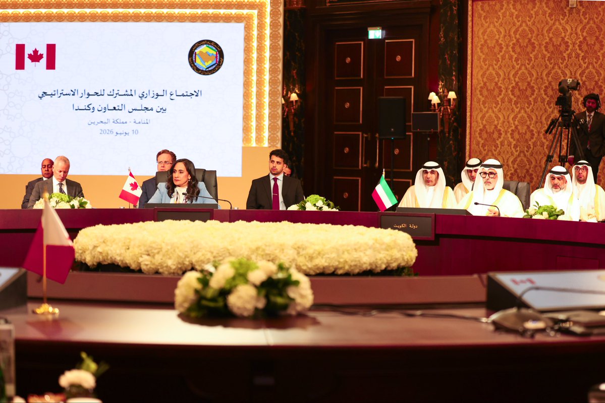 MOFAKuwait's tweet photo. ترأس معالي الش��خ جراح جابر الأحمد الصباح، وزير الخارجية، اليوم الأربعاء الموافق 10 يونيو 2026، وفد دولة الكويت المشارك في الاجتماع الوزاري المشترك للحوار الاستراتيجي بين مجلس التعاون لدول الخليج العربية وكندا، والذي عقد في مملكة البحرين الشقيقة.
 
وأكد أصحاب السمو والمعالي والسعادة وزراء خارجية دول مجلس التعاون لدول الخليج العربية مع معالي السيدة أنيتا أناند، وزيرة خارجية كندا، على متانة العلاقة التي تجمع بين دول مجلس التعاون وكندا، وروابط الصداقة التاريخية بين الجانبين. وتم بحث سبل تعزيز العلاقات الخليجية - الكندية، والأخذ بمجالات الشراكة إلى آفاق أرحب وأكثر شمولًا، لا سيما في القطاعات التجارية والاستثمارية، والأمن الغذائي، والطاقة، والخدمات اللوجستية، بما يخدم المصالح المشتركة.

كما جرى خلال الاجتماع مناقشة القضايا الاقليمية والدولية والتطورات الراهنة في المنطقة، لا سيما العدوان الإيراني الآثم على دول مجلس التعاون وانعكاساته الخطيرة على الأمن والاستقرار على المستويين الإقليمي والدولي، وبحث أطر تكثيف التنسيق بين دول المجلس وكندا نحو مواجهة مختلف التحديات التي تواجه المنطقة والعالم، والدفع بجهود إحلال السلام.