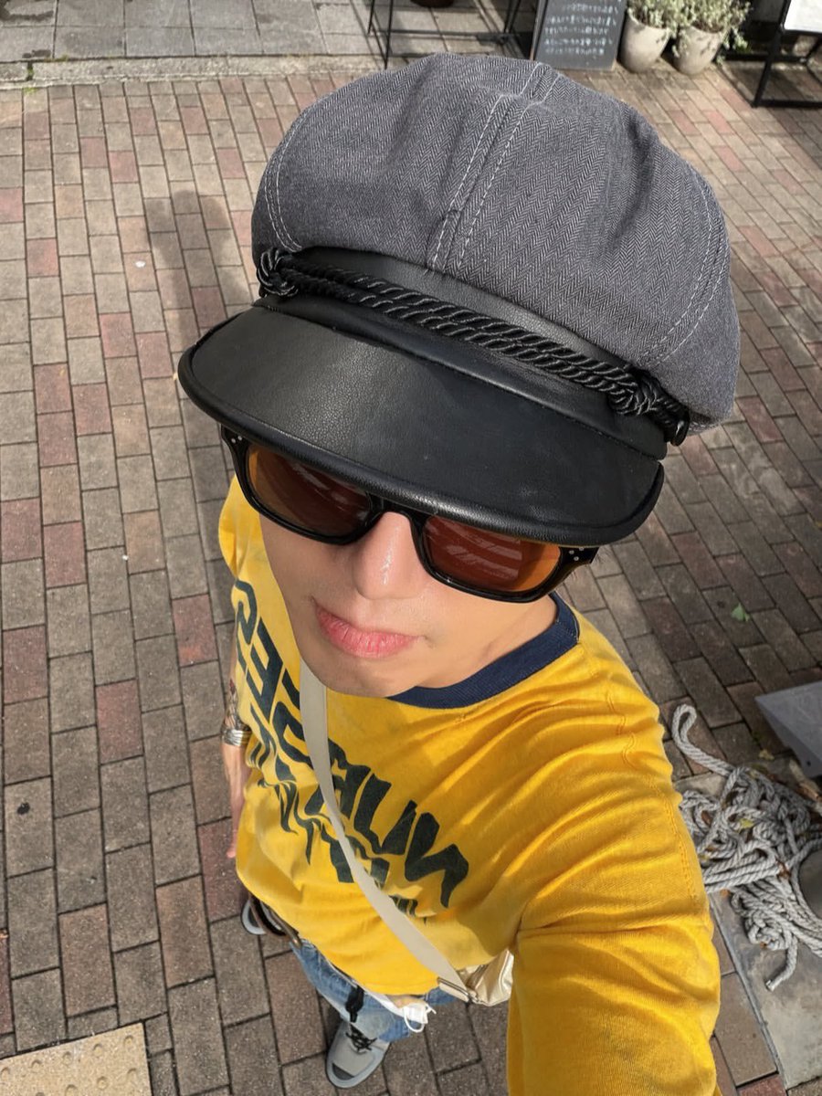 pinkAndroidSJ's tweet photo. 黄色Tを着ると華奢になる兄さん
自由自在すぎるw https://t.co/OkZoQwM5NZ