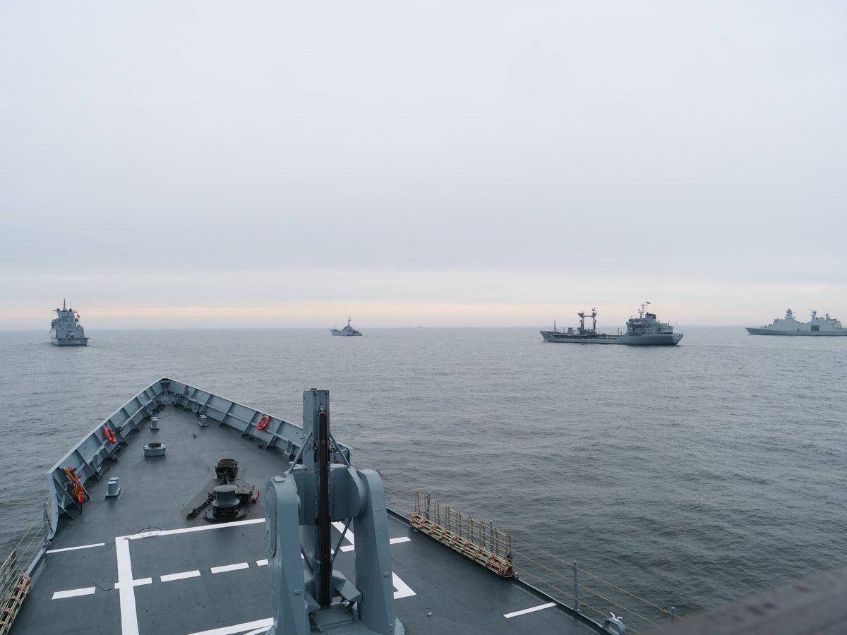 MarWojRP's tweet photo. 🛡️ Budujemy bezpieczeństwo na Bałtyku❗💪
Załogi okrętów @MarWojRP⚓🇵🇱 oraz jednostek sojuszniczych realizują złożone zadania na 🌊 morzu w ramach międzynarodowego ćwiczenia #BALTOPS2026⚓. Głównym celem manewrów jest demonstracja obecności sił @NATO 🛡️⚔ w regionie Morza Bałtyckiego oraz doskonalenie interoperacyjności podczas operacji morskich.
📷mat Marzena Kelmel/3 FO, mł. chor. mar. Dawid Rydzkowski/3 FO
#WeAreNATO @DGeneralneRSZ @DowOperSZ @SztabGenWP @MON_GOV_PL @USNavyEurope @NATOJFCBS @NATO_MARCOM @CTFBaltic @US_EUCOM @deutschemarine @Kaitsevagi  @MarineNationale @forsvaretdk @Lithuanian_NAVY @Navyfi @SNMCMG1