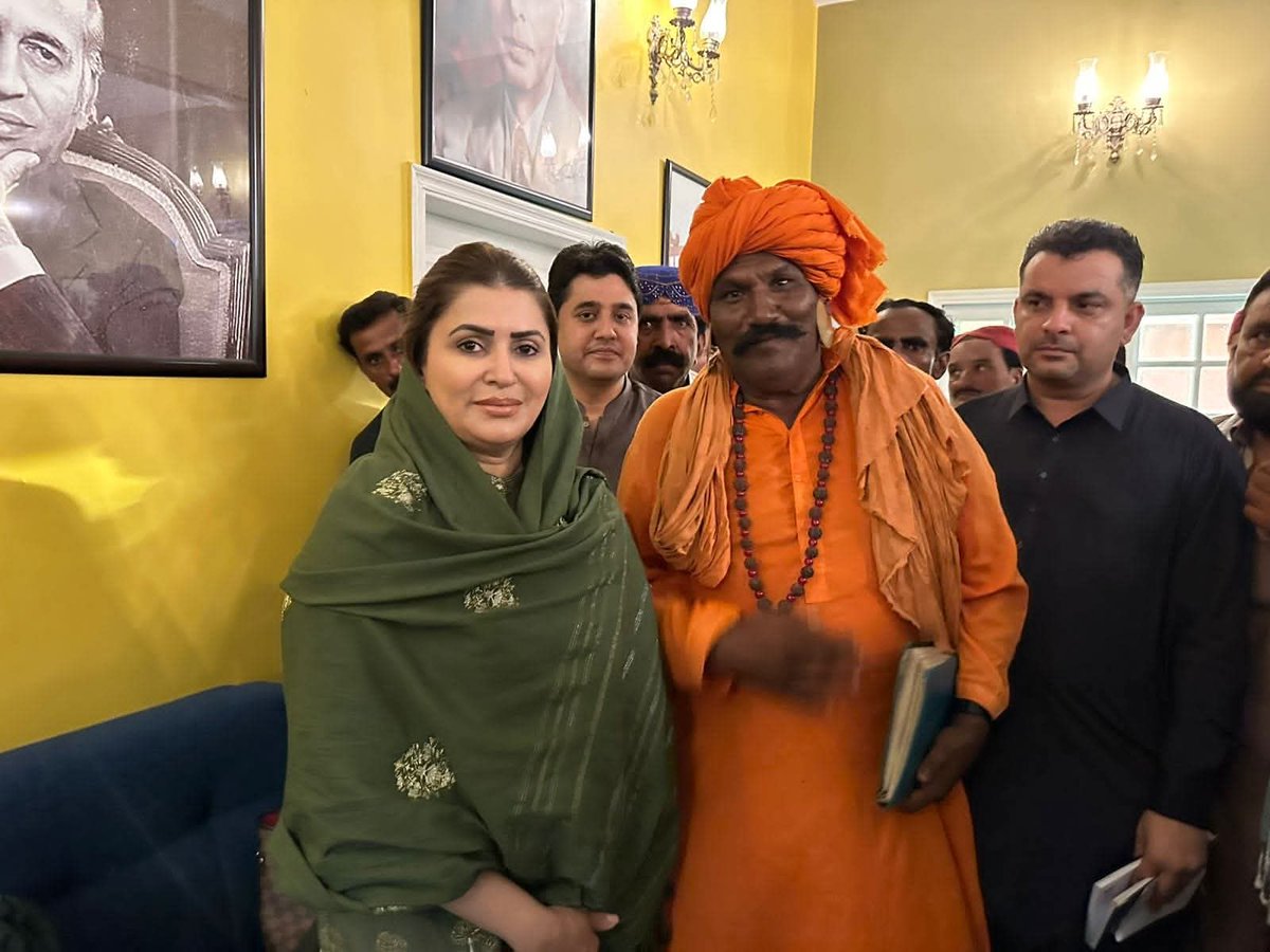 GaneshKumarppp's tweet photo. "میں اپنے تمام دوستوں سے کہنا چاہتا ہوں کہ حقیقی قیادت وہ ہے جو بغیر سفارش، بغیر تفریق اور بغیر سیاسی وابستگی کے عوام کی خدمت کرے۔ میں ایم این اے @ShaziaAttaMarri صاحبہ اور @Anny_Marri صاحبہ کو خراجِ تحسین پیش کرتا ہوں، جنہوں نے ہمیشہ اقلیتی برادری کے مسائل کو سنجیدگی سے لیا https://t.co/dR3IsbFY8s