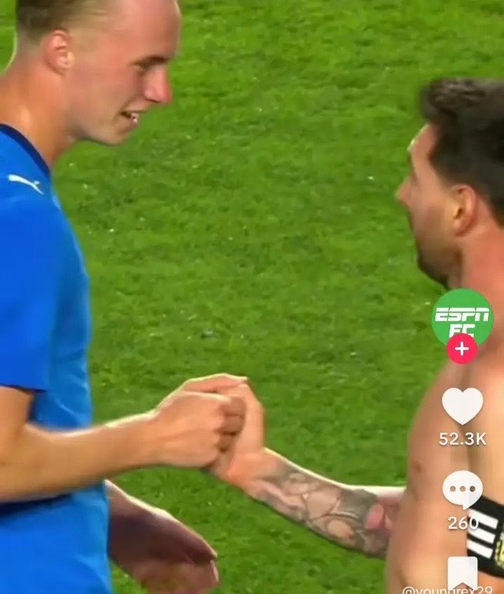 deji_521's tweet photo. If you like no rugged for this World Cup https://t.co/J546arBgW5