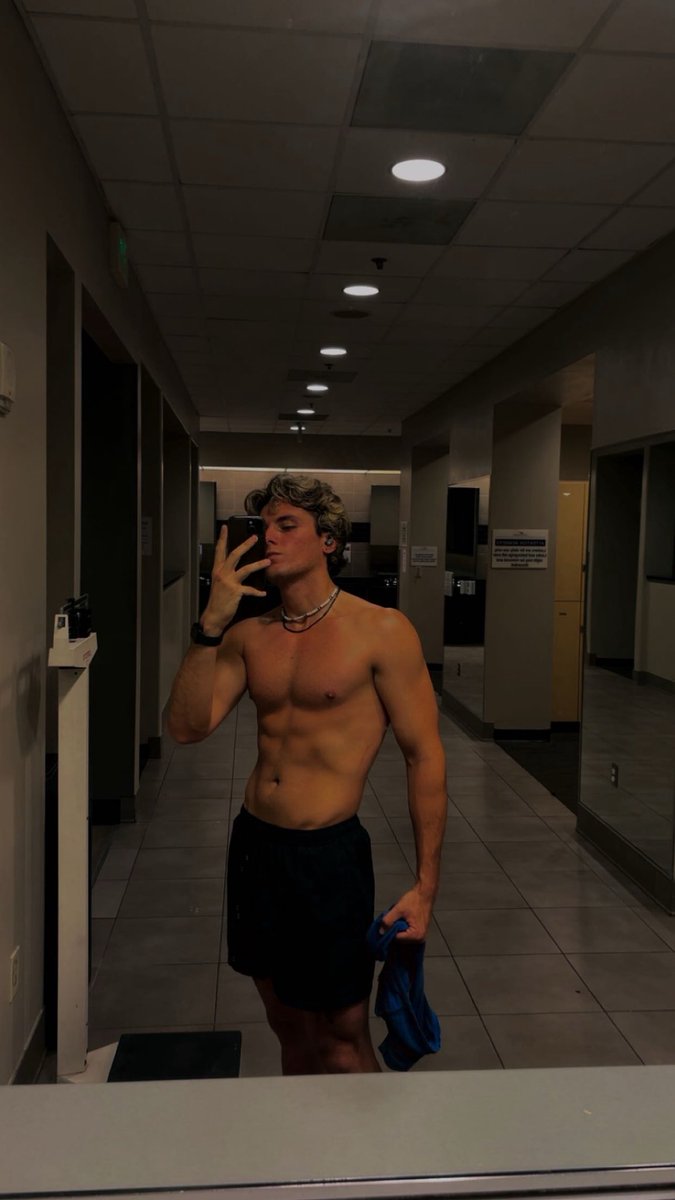 justindavidx's tweet photo. I was so blonde 1 yr ago https://t.co/08d894NLgG