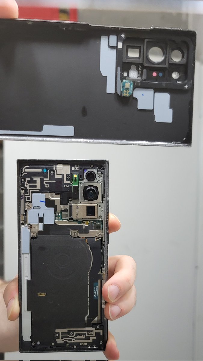 EagleTheClipper's tweet photo. How is your day going, Here's mine... Plugged my phone in and the battery inflated and snapped the back off https://t.co/8ZVTfUanCw