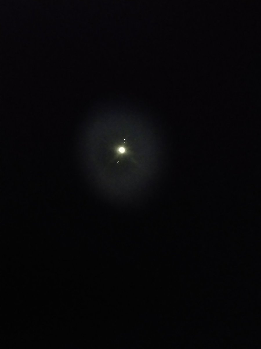 __dpage's tweet photo. amateurish pic of jupiter, europa, io and callisto https://t.co/a9SaZiwRtl