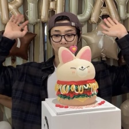 love4yji's tweet photo. you are what you eat https://t.co/wjq91wEUxg