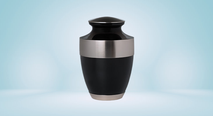 SummitMemorials's tweet photo. For funeral homes, urn supply is one of those things that feels simple until it isn’t.

We looked at 6 operational risks that tend to show up with inconsistent suppliers
🔗 https://t.co/RlCfwFle9z

#FuneralHomes #CremationUrns #FuneralSupply #MemorialPlanning #YEG #YXE #Edmonton https://t.co/kSsjHWbvn8