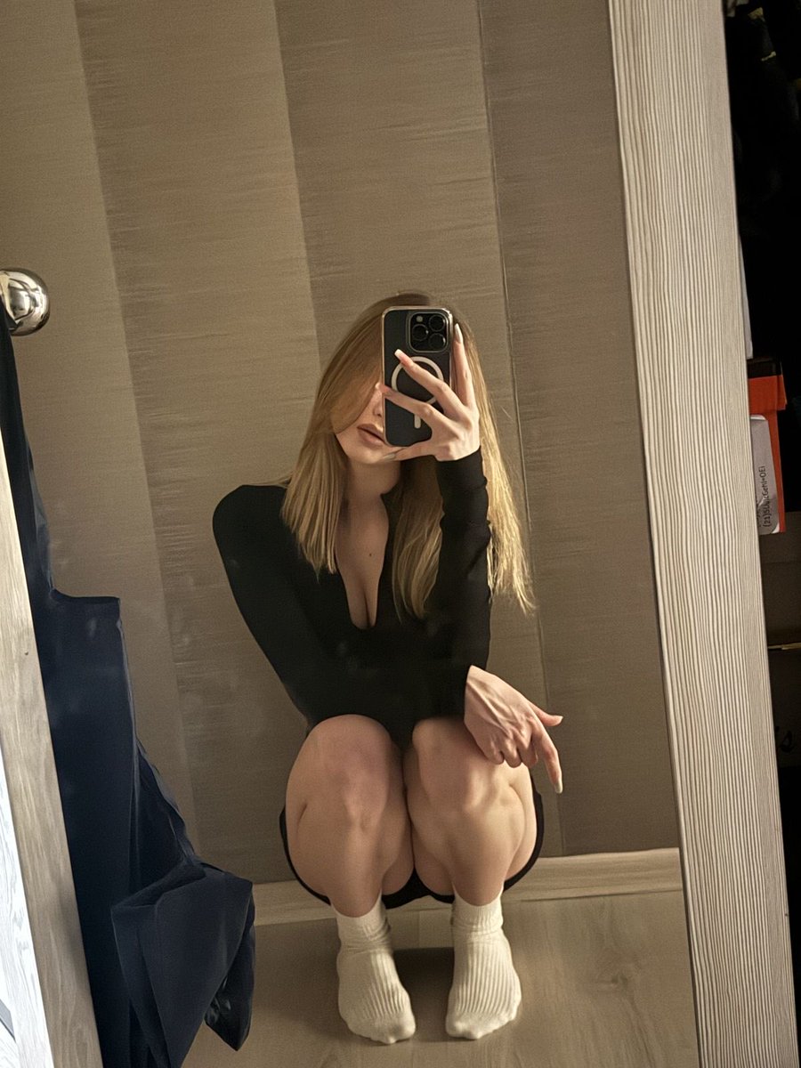 MistressOlaa's tweet photo. Du wirst mir für immer dienen müssen!👑 https://t.co/P221YV287w