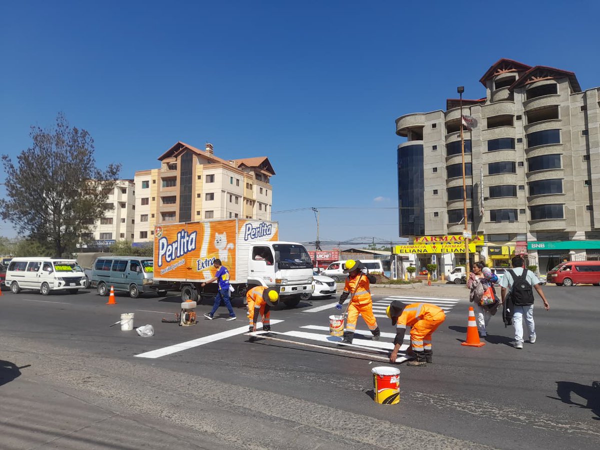 CarreterasBo's tweet photo. ABC EJECUTA TRABAJOS DE SEÑALIZACIÓN EN LA AVENIDA BLANCO GALINDO PARA FORTALECER LA SEGURIDAD VIAL EN COCHABAMBA

#SiempreBolivia
#ABCIntegrandoLaPatria https://t.co/Covx1f0w9A