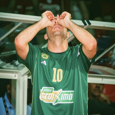 bella_aldama7's tweet photo. Όταν απορείτε τι εννοούσε ο Μπαρτζώκας σχετικά με τις προσλαμβάνουσες. Να κοιτάζετε αυτές τις δυο φωτογραφίες #olympiacosBC https://t.co/UcpMt1J9lM