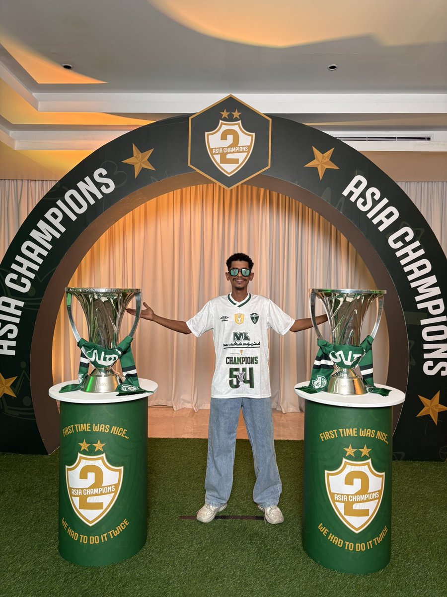 Eidoo_1937's tweet photo. نخبتين في الراس توجع ⭐️⭐️

المشجع النصراوي حاب تتصور؟ او يكون عند زيها؟ 

اكتب : حلم او Dream 

🫡💚💚💚💚💚💚 https://t.co/EW3qhV7FsJ