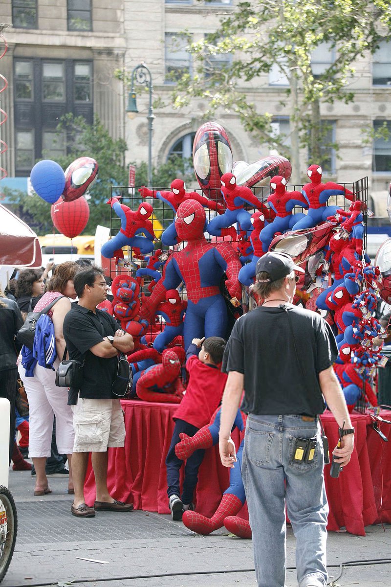 VAULT96283's tweet photo. June 10th, 2006
The cast of ‘Spider-Man 3’ films huge parade scene at Foley Square in Lower Manhattan, New York City https://t.co/3UykPBNp0u