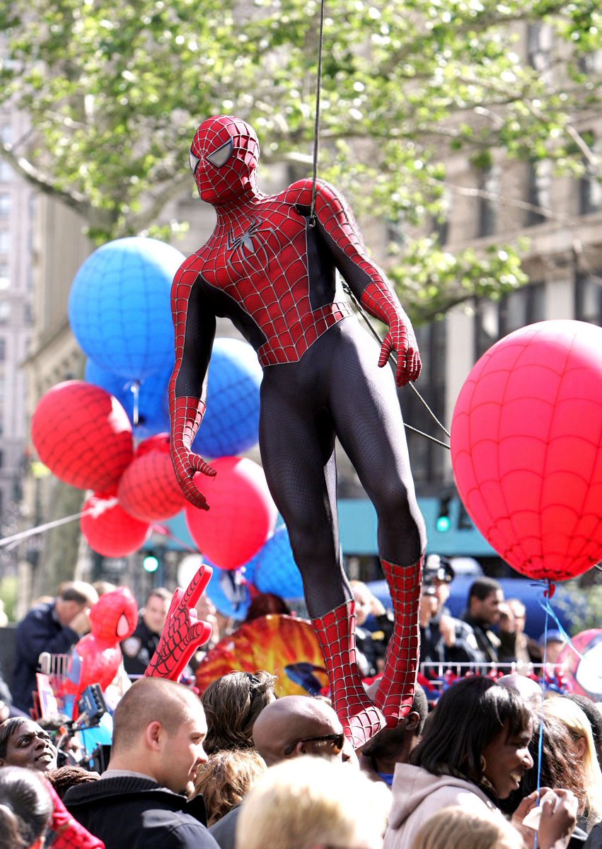 VAULT96283's tweet photo. June 10th, 2006
The cast of ‘Spider-Man 3’ films huge parade scene at Foley Square in Lower Manhattan, New York City https://t.co/3UykPBNp0u