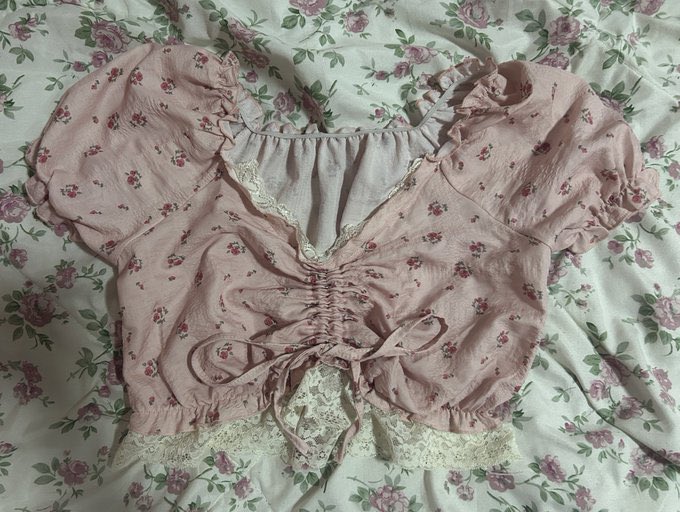 iflowerforyou's tweet photo. ปล่อยต่อ เสื้อสีชมพูลายดอกน่ารักมาก
80 รวมส่ง 🎀✨
สอบถามพต/ดูพต dm เลย
#ส่งต่อเสื้อผ้า #ส่งต่อเสื้อผ้ามือสอง #เสื้อผ้ามือสอง #ส่งต่อเสื้อผ้ามือ2 #vghbkk #bemingbkk #cintageshop #stylistshop #ส่งต่อcintage #โล๊ะตู้ #ส่งต่อstylist #เสื้อผ้ามือสองสภาพดี https://t.co/pdbvQD3nxh