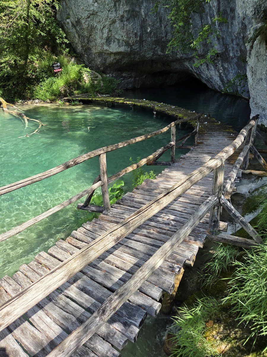 OkTowers's tweet photo. @MinistroCiencia @_bebezota Croacia está muy cabrón. Si pueden, dénse el viaje. Eso sí, en verano hacen una alza en precios y es carito, pero vale la pena. https://t.co/mFfuaAYrGf