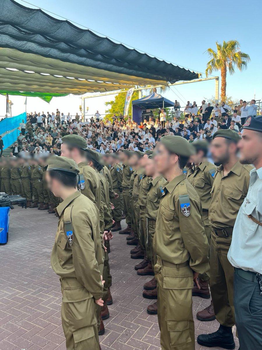 yishai_elmakyes's tweet photo. 97 טירוני המחזור החמישי של חטיבת החשמונאים, הצהירו היום אמונים למדינה בטקס שנערך ביישוב מכבים בראשות המח"ט שמר, מפקד הבא"ח סא"ל עמרם חיון, הסגל והמשפחות הנרגשות. זה המחזור הגדול ביותר מאז הקמת החטיבה. https://t.co/JcjFSaH3Sh