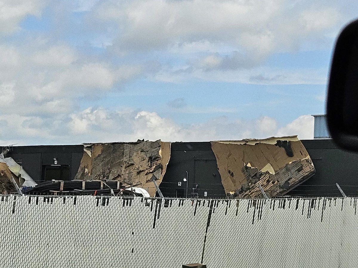 fishergirl39's tweet photo. Our neighbors in #Selkirk didn't fare well in last night's storm. We are very lucky to have no damage at our business considering we are under a mile apart #mbstorm https://t.co/Ev8JqJk8pg