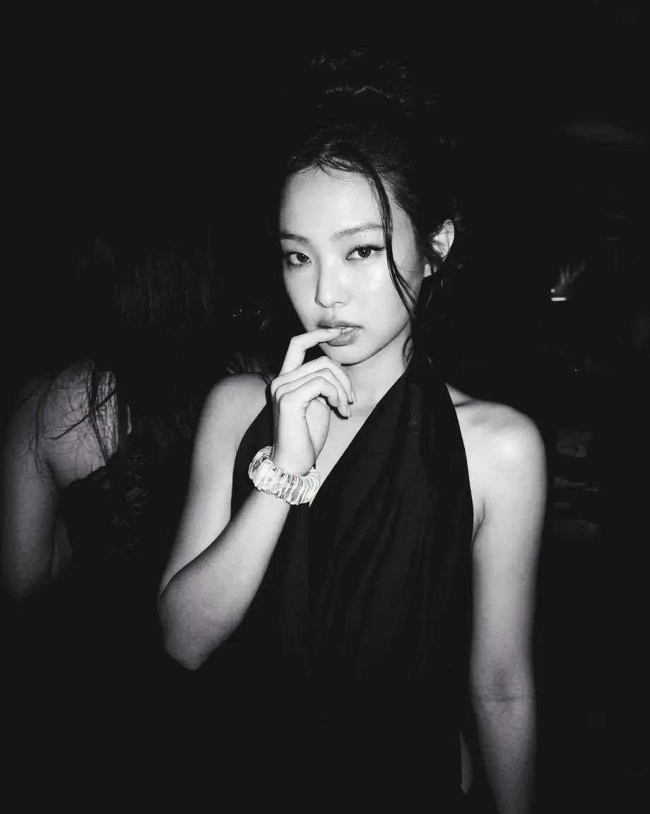 rubyjenniepink's tweet photo. oh my god JENNIE https://t.co/x18eO7uXr5